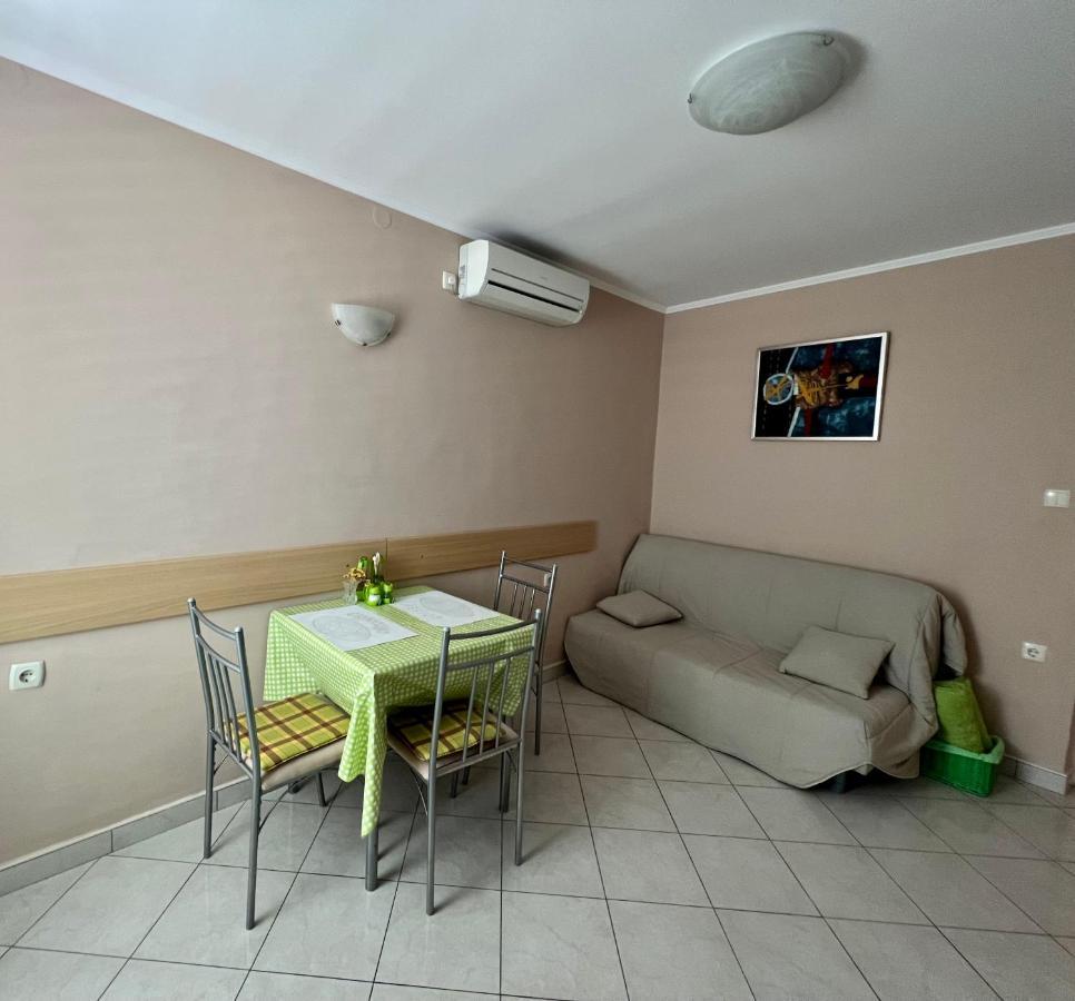 Apartments Matusan Palit Exterior photo